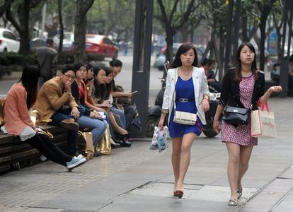 男子盗羽绒服 尺码不合身转赠他人